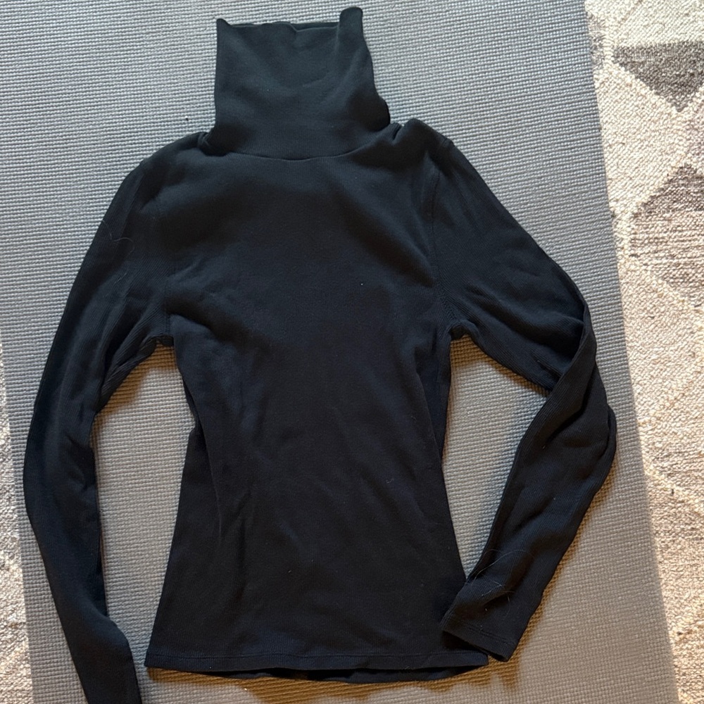 🐢Black Turtleneck Long-Sleeve Top